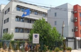 Kuzey Mitroviça Belediyesi’ne Kosova bayrağı çekildi