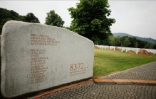 Srebrenitsa'nın kayıp kurbanlarına ait ceset kalıntıları en az 80 toplu mezarda saklı