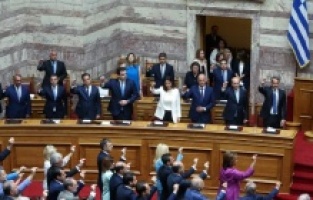 Yunanistan'da yeni milletvekilleri yemin ederek göreve başladı