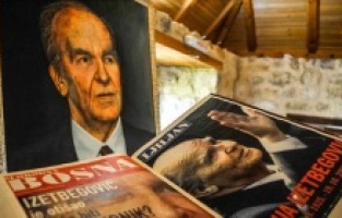 Aliya İzetbegoviç doğumunun 98. yılında anılıyor