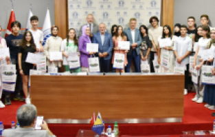 IUS İngilizce Dil Okulu katılımcıları sertifikalarını aldı