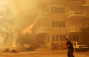 Yunanistan'da yangınların 5'inci günü