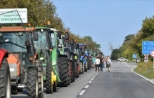 Bulgaristan’da çiftçiler, Ukrayna’dan tahıl ithalatı yasağının kaldırılmasını protesto etti