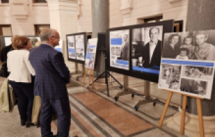 Aliya İzetbegoviç’in vefatının 20’nci yılı kapsamında sergi açıldı