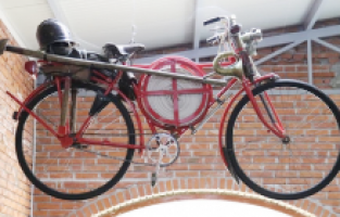 Kuzey Makedonya’daki Otomobil ve Etno Müzesi ziyaretçilerini zamanda yolculuğa çıkarıyor