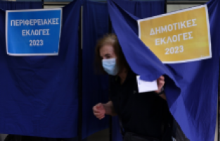 Yunanistan’da iktidar partisinin desteklediği çoğu aday yerel seçim yarışında ilk sırada