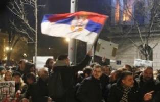 Sırbistan’da muhalefetin seçim sonuçlarına yönelik protestoları sürüyor