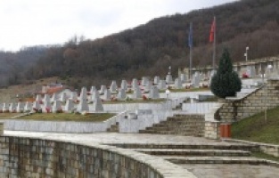 Kosova'daki Reçak Katliamı'nın üzerinden 25 yıl geçti