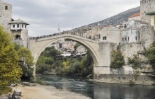 Tarihi Mostar Köprüsü’nün “Hırvat kültürel mirası” olarak gösterilmesine tepki
