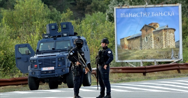 Kosova’da Sırp ve Rus sembol ve resimler içeren panolar kaldırıldı